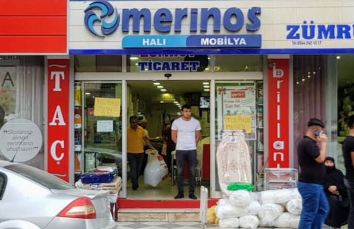 Zümrüt Ticaret mağaza vitrini